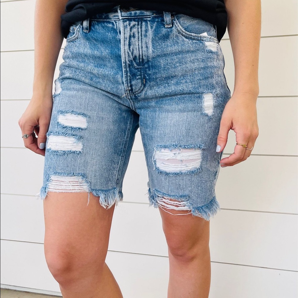 Kan can distressed shorts